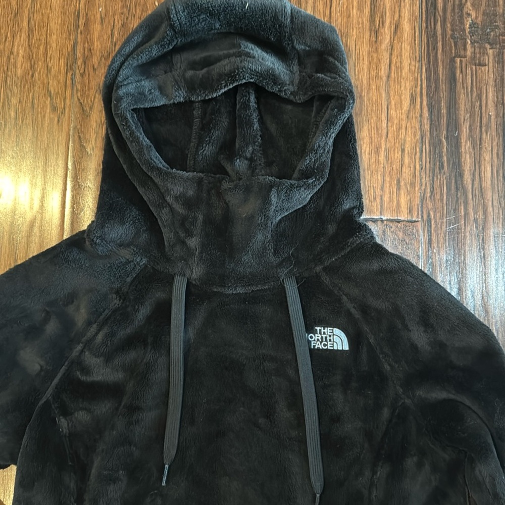 The North Face Black Osito Cozy Cowl Neck Hoodie in Black size medium